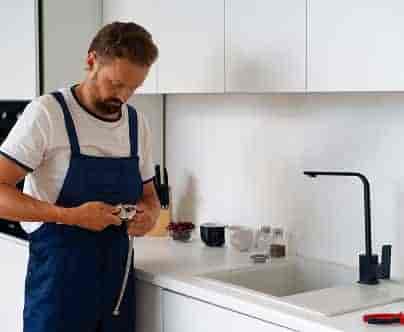 We are offering Expert Plumbing Services - 雷竞技hangjunjun